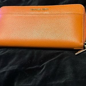 NWT Michael Kors Mercer Continental zip around wallet